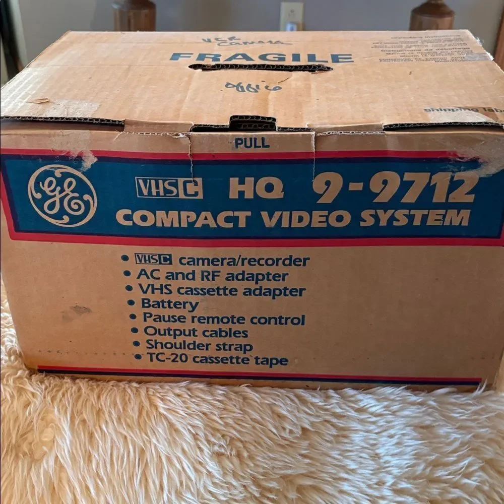 General Electric VHS HQ 9-9712 compact video recording system plus bag